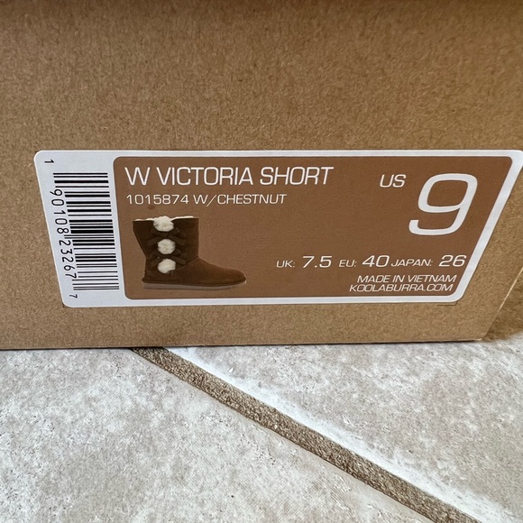 Victoria Short Koolaburra Ugg Boots, Size 9 - Picture 3 of 3